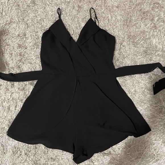 FashionNova Romper - Picture 1 of 6